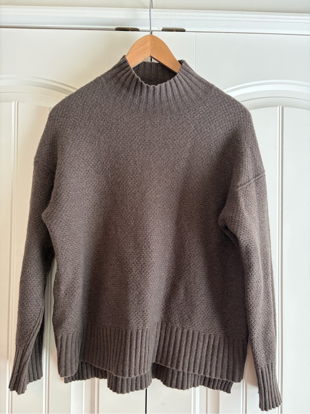 Everlane Recycled Cashmere Mock Neck Sweater Chocolate Brown Size M Quiet Luxury